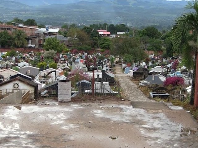  Tarapoto: cementerio se queda sin cancha sintética